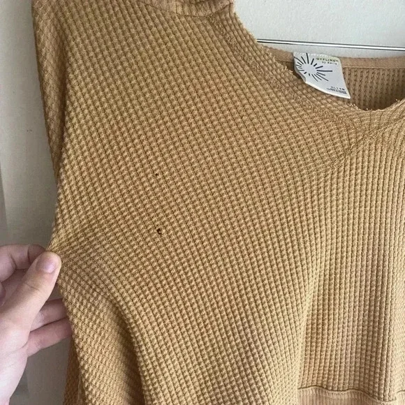 Offline by Aerie Waffle Knit Hoodie Sweatshirt Oversized XL V Neck Cropped Camel - Picture 9 of 10